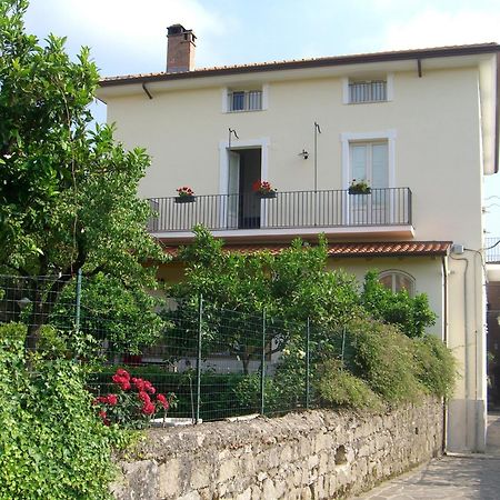 Spacious Apartment In Ceraso With Mountain View Exterior photo