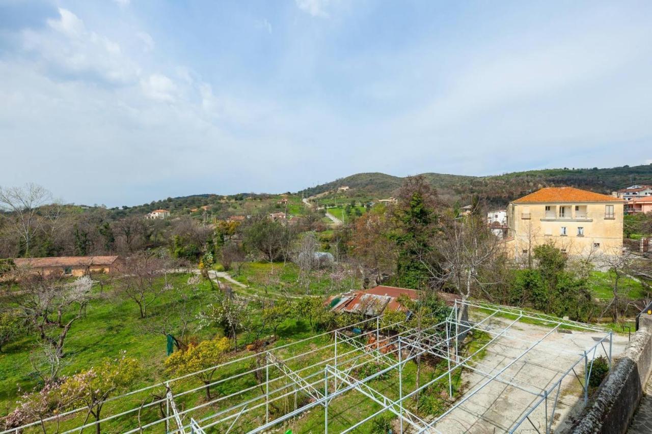 Spacious Apartment In Ceraso With Mountain View Exterior photo